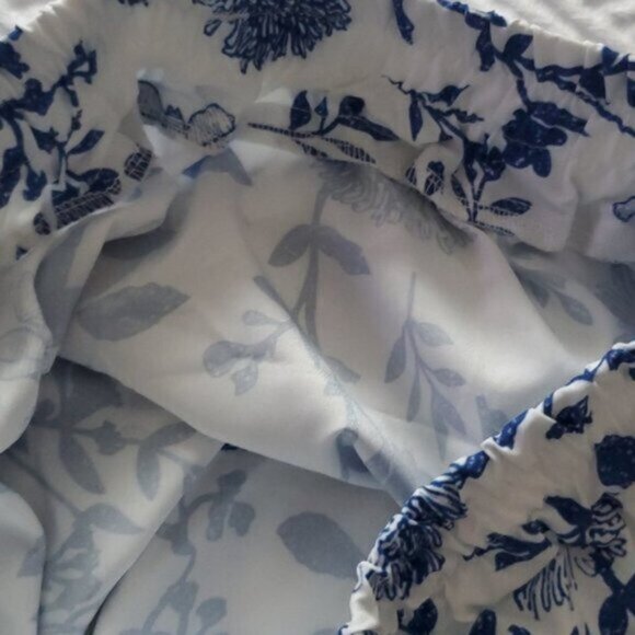 Floral/Leaf Tie Waist Elastic Bermuda Shorts- New without tags​ - Picture 6 of 8